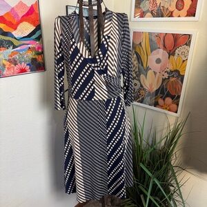 Janette Fashion | pattern v neck dress | size medium